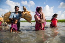 Rohingya Refugees crossing river